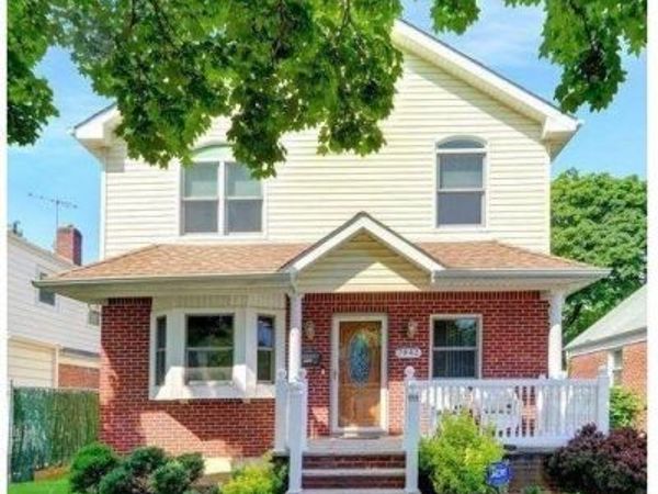 7942 257th Street , Glen Oaks, NY 11004