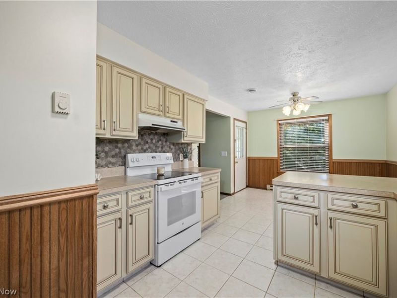 5230 Berkeley Drive, Sheffield, OH 44054 Photo 10