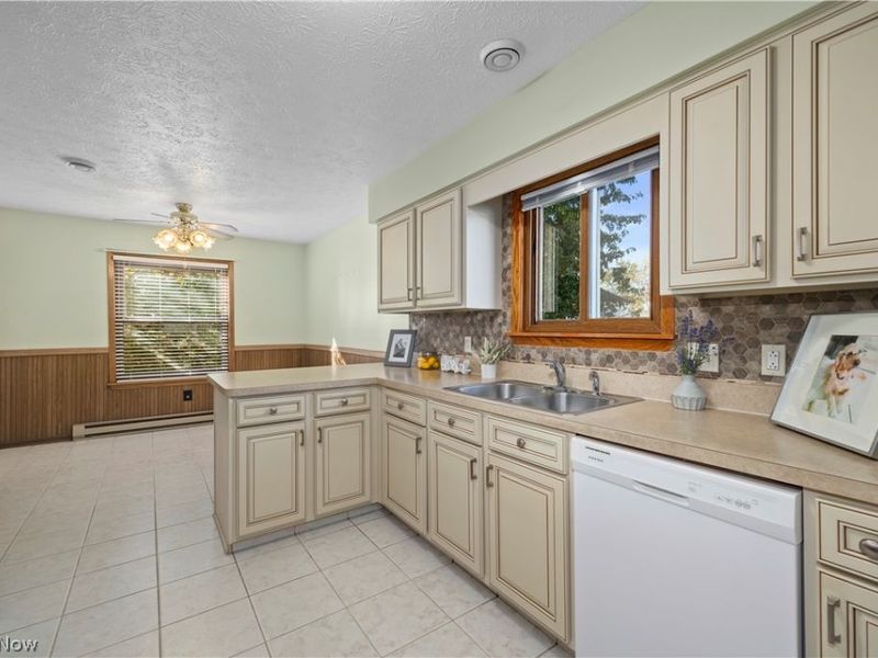 5230 Berkeley Drive, Sheffield, OH 44054 Photo 11