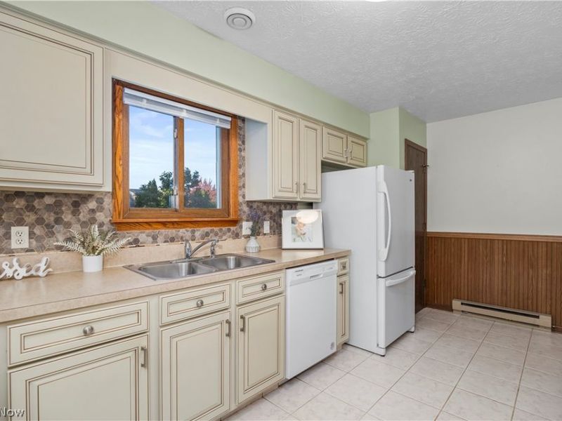 5230 Berkeley Drive, Sheffield, OH 44054 Photo 8
