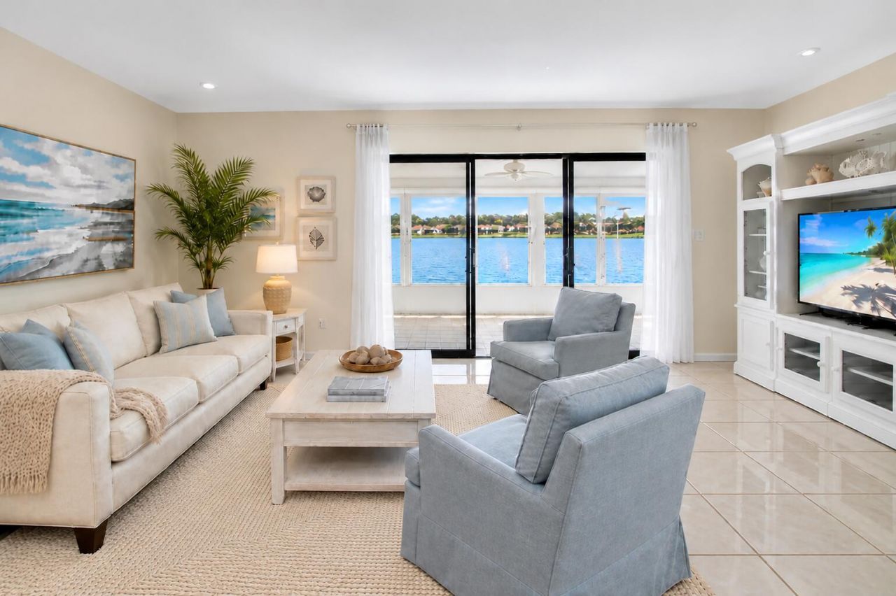 5537 Mirror Lakes Boulevard, Boynton Beach, FL 33472 Photo