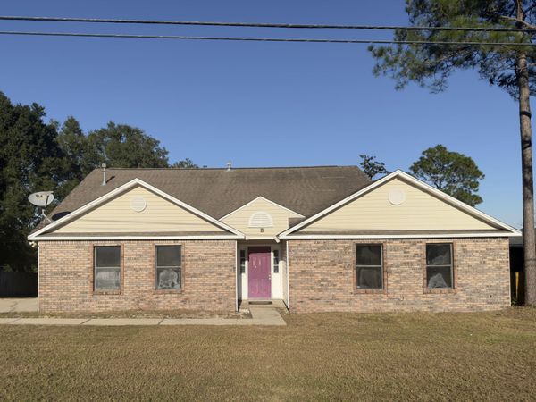 174 Villacrest Drive, Crestview, FL 32536