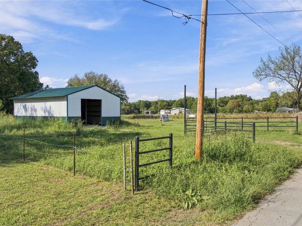1324 E McKinley Road , Okmulgee, OK 74447