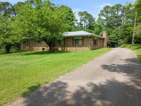 604 Kasling Street , Hughes Springs, TX 75656