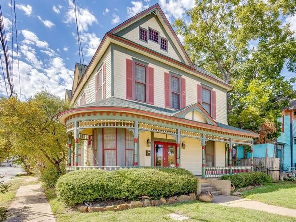 201 N Anglin Street , Cleburne, TX 76031