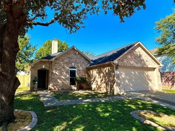133 Lincoln Lane , Crowley, TX 76036