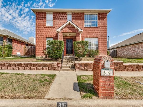 815 Greenridge Drive, Arlington, TX 76017