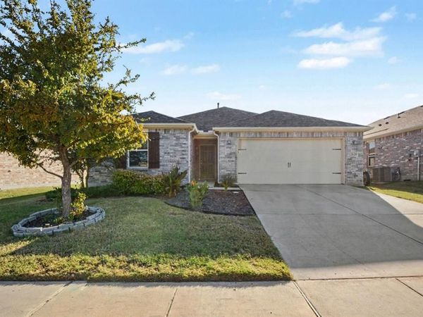 2620 Wayne Avenue, Aubrey, TX 76227