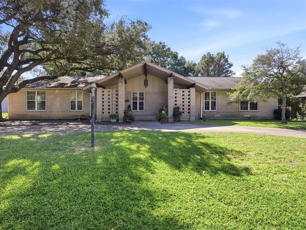 7806 Woodstone Lane , Dallas, TX 75248