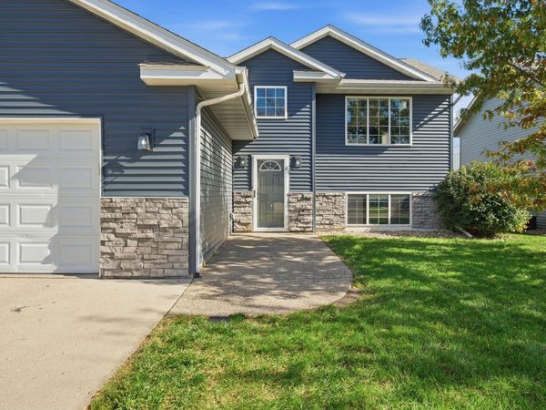 121 Pinehurst Drive , Mankato, MN 56001