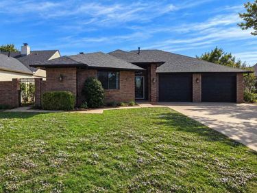 636 NW Waterford, Lawton, OK 73505