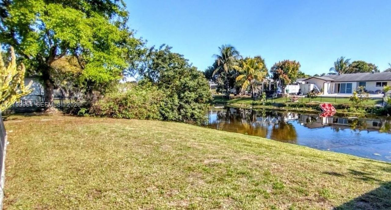 8528 Windsor Dr, Miramar, FL 33025 Photo