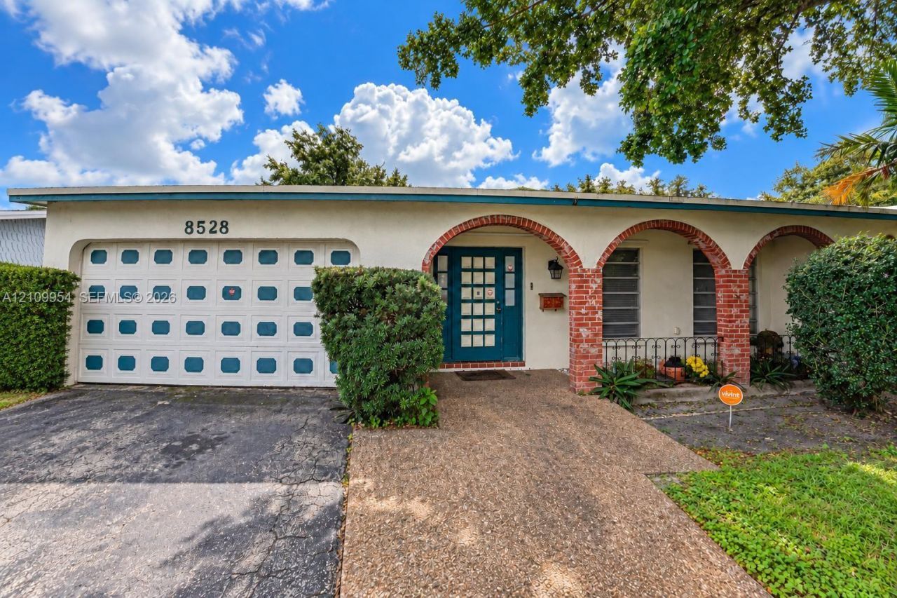 8528 Windsor Dr, Miramar, FL 33025 Photo