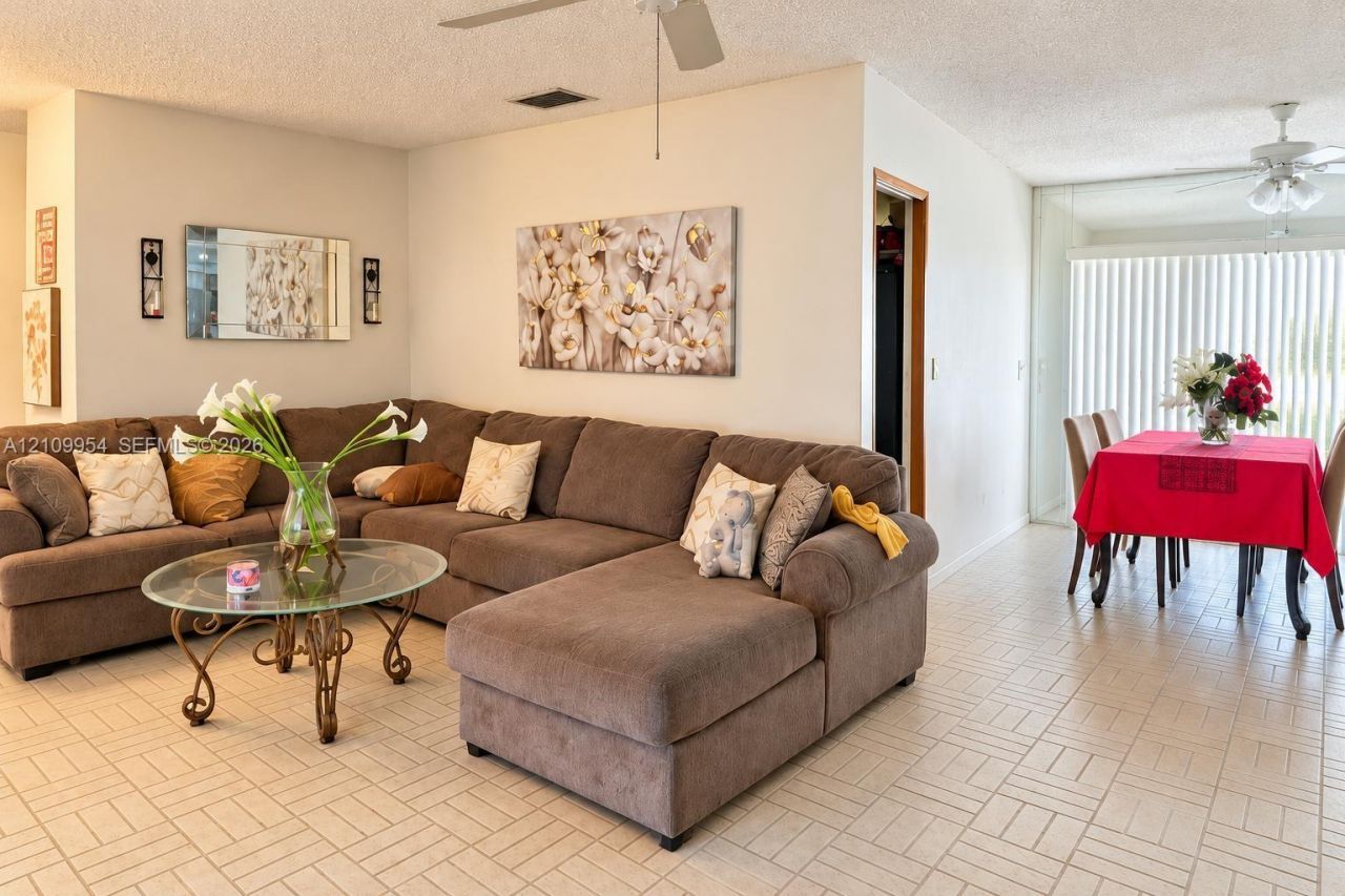 8528 Windsor Dr, Miramar, FL 33025 Photo