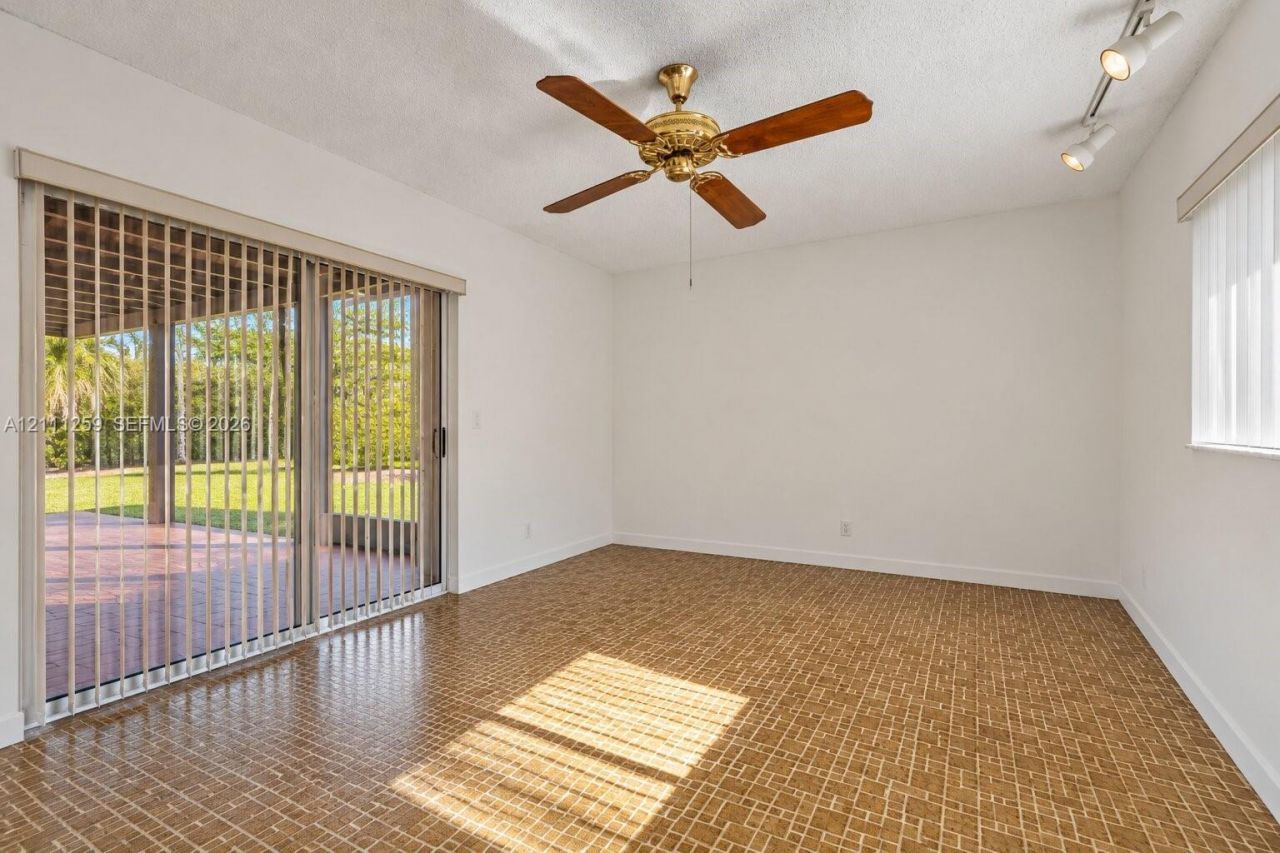9270 Caribbean Blvd, Cutler Bay, FL 33157 Photo