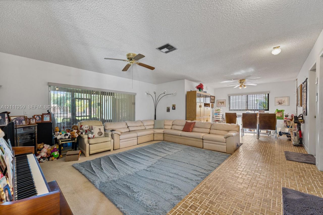 9270 Caribbean Blvd, Cutler Bay, FL 33157 Photo