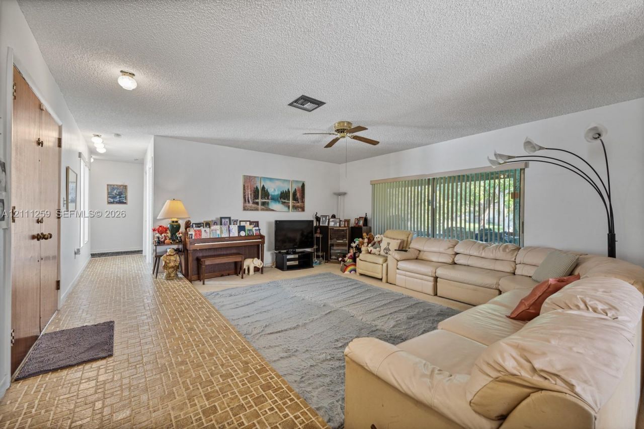 9270 Caribbean Blvd, Cutler Bay, FL 33157 Photo