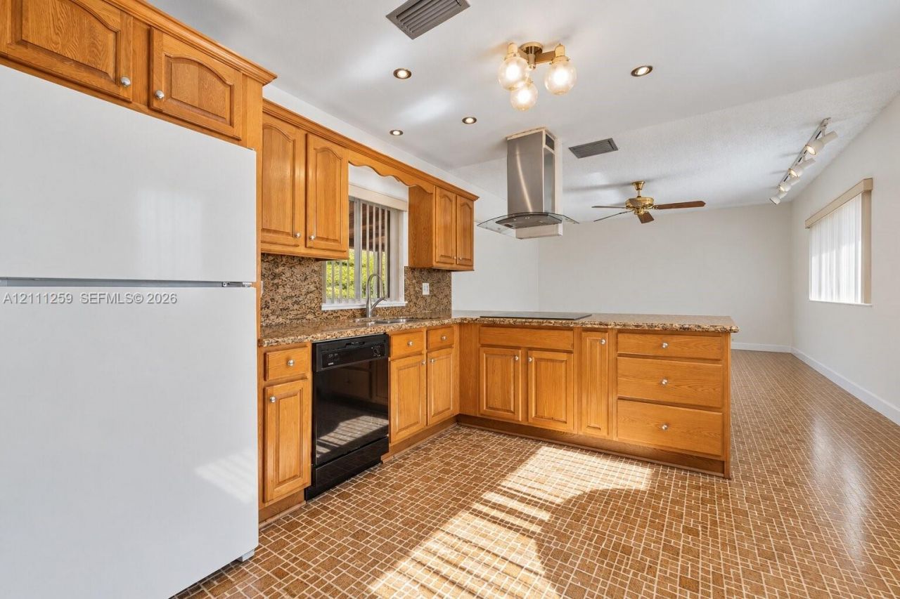 9270 Caribbean Blvd, Cutler Bay, FL 33157 Photo