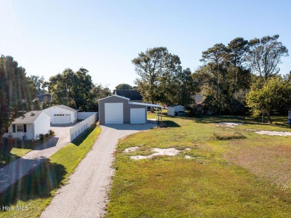 304 Yaupon Drive , Cape Carteret, NC 28584