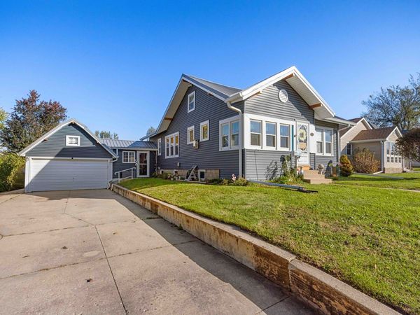 1809 Summit Street, Marshalltown, IA 50158