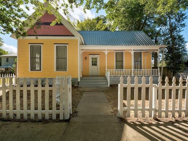 304 Olive ST , Smithville, TX 78957