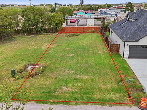 305 W Lane Ave , Manor, TX 78653