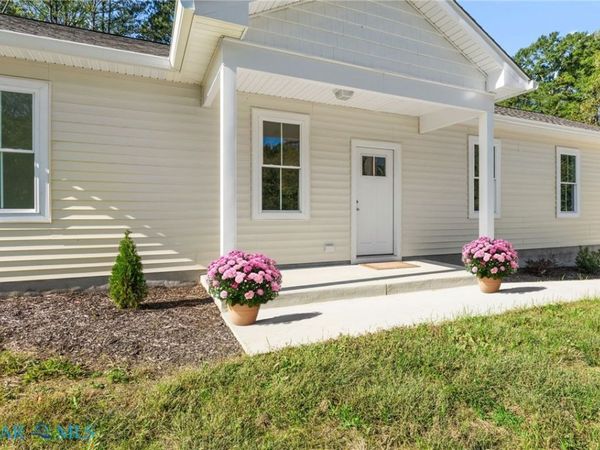 8986 Marlfield Road , Gloucester, VA 23061
