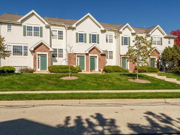 747 River Walk Drive , Wheeling, IL 60090