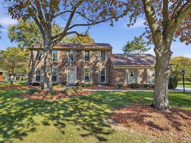 31770 Staman Circle, Farmington Hills, Mi 48336