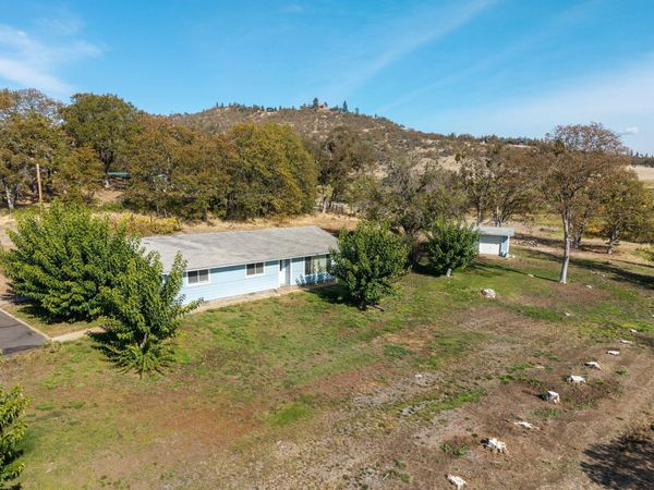 10994 Agate Road, Eagle Point, OR 97524