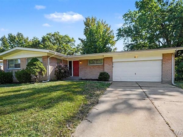 1370 Milbank Drive , Florissant, MO 63031