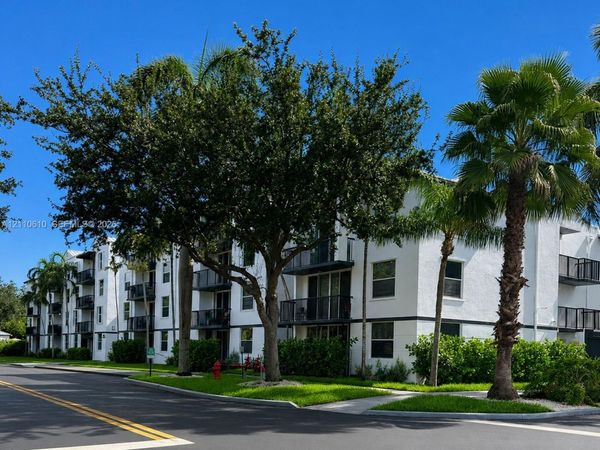 649 E Sheridan St , Unit 304, Dania Beach, FL 33004