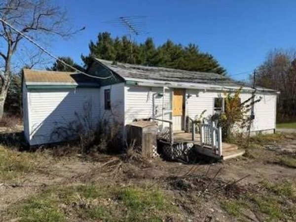 15 West Street , Benton, ME 04901