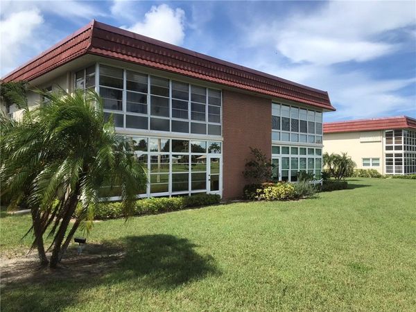 35 Pine Arbor Lane, Unit 201, Vero Beach, FL 32962