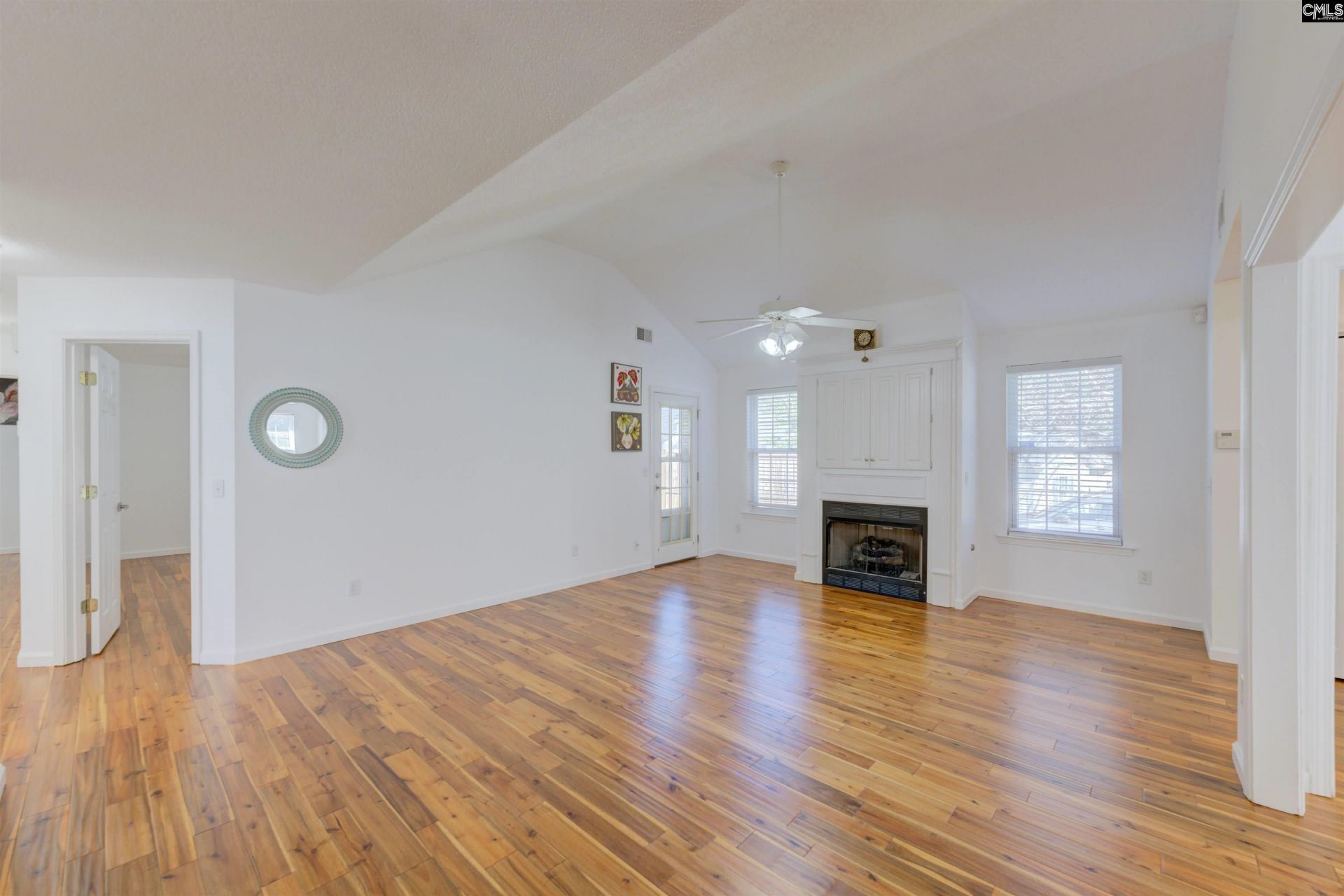 9 Twin Oaks Circle  Photo 6