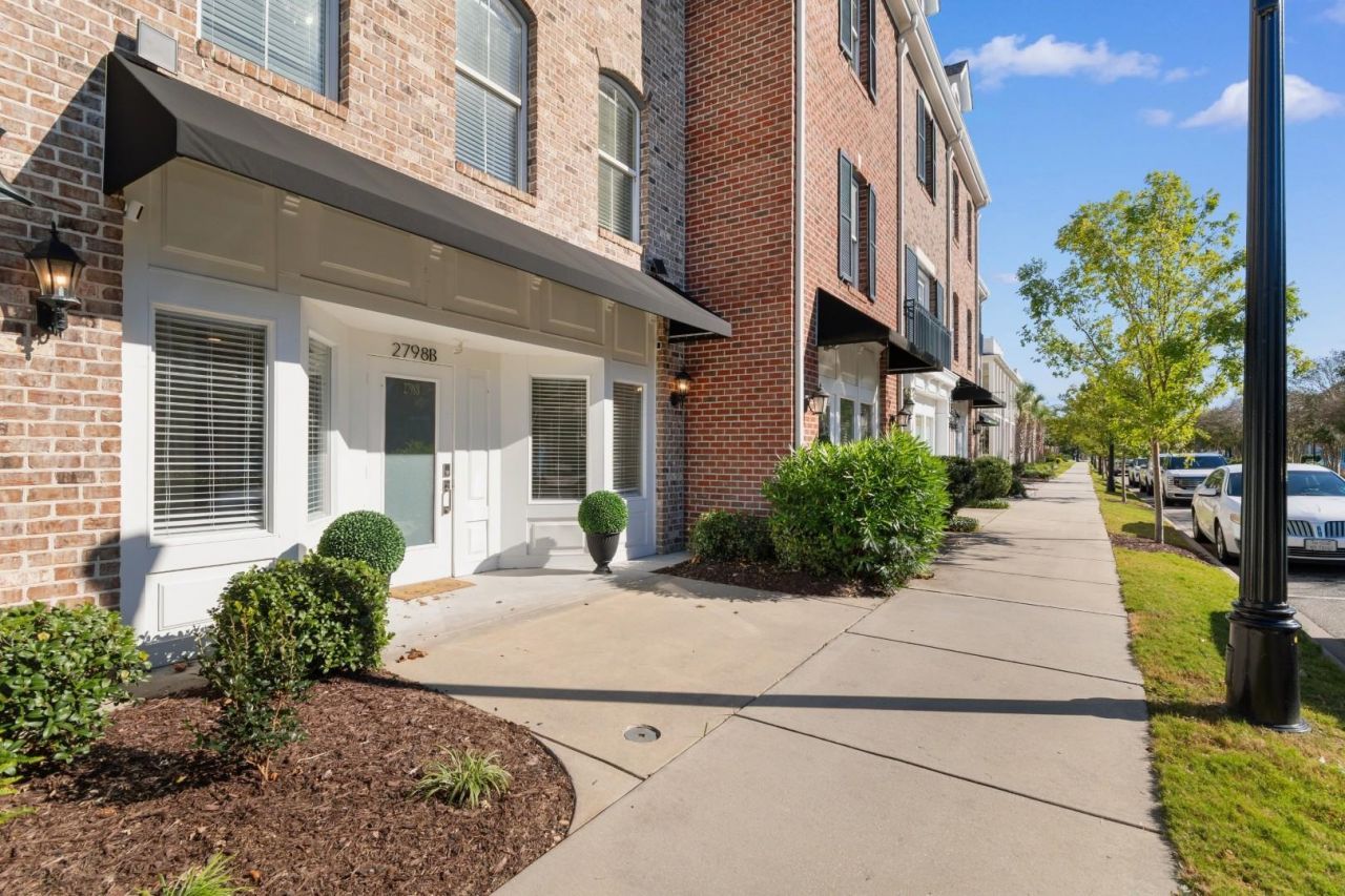 2798 Howard Ave. Photo 4