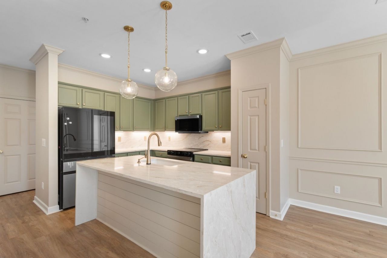 2798 Howard Ave. Photo 8