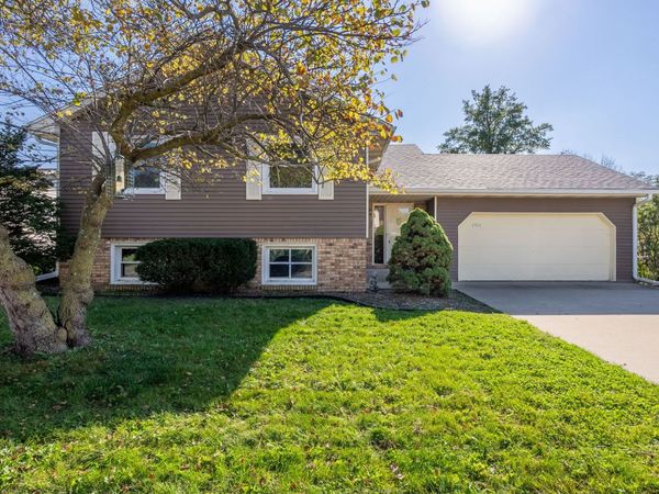 1311 Elm Court , De Witt, IA 52742