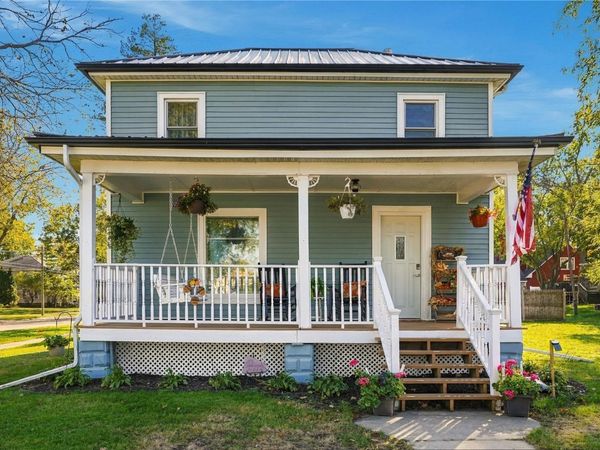 409 3rd St SE , Independence, IA 50644