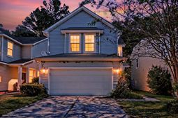 8828 Shadowglen Drive photo 4