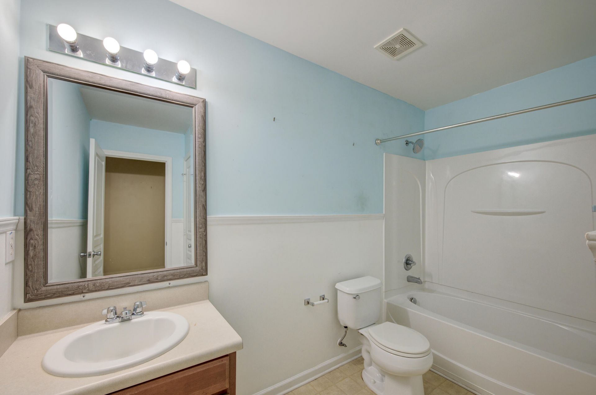 8828 Shadowglen Drive Photo 20
