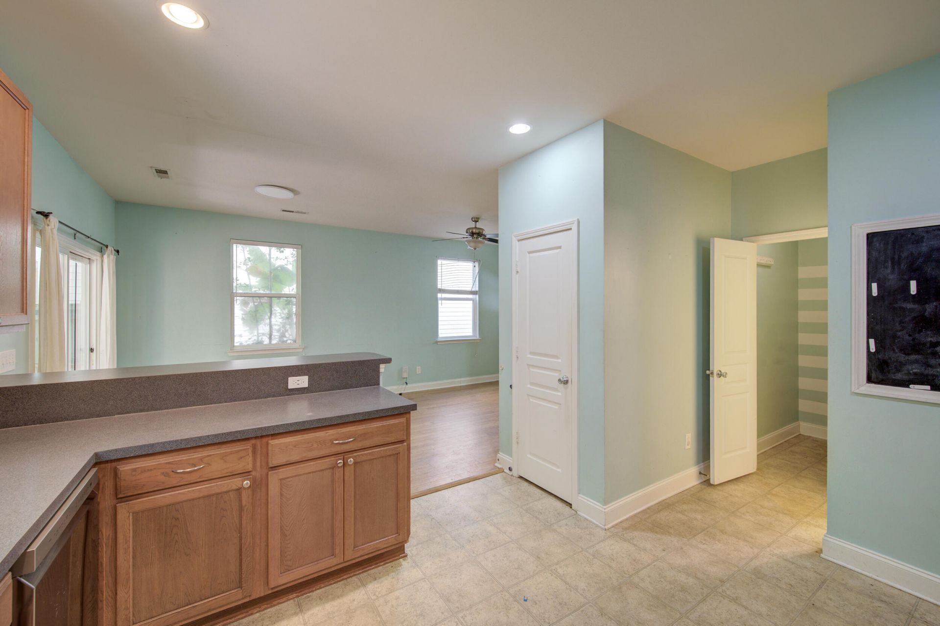 8828 Shadowglen Drive Photo 37