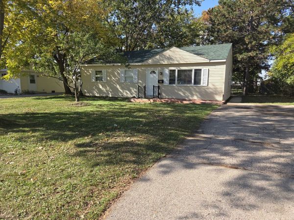 205 Caddy Avenue , Carpentersville, IL 60110