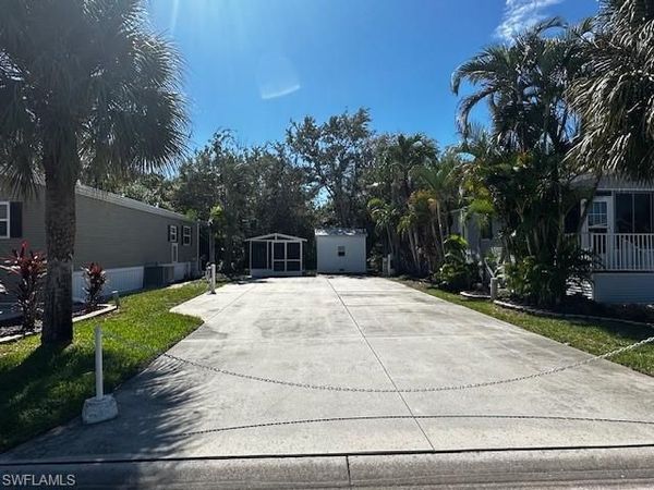1490 Diamond Lake CIR, NAPLES, FL 34114