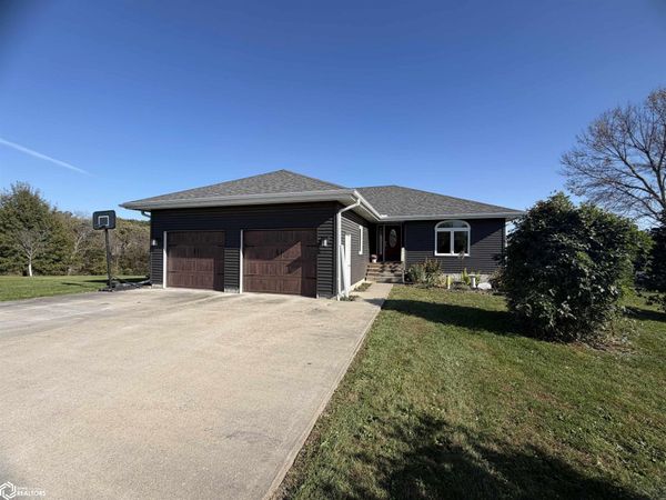 20677 470th Street, Centerville, IA 52544