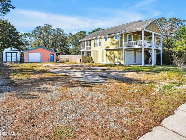 405 Fayetteville Avenue , Carolina Beach, NC 28428