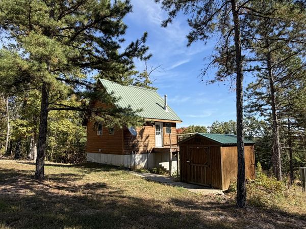 25952 State Highway 19 , Eminence, MO 65466