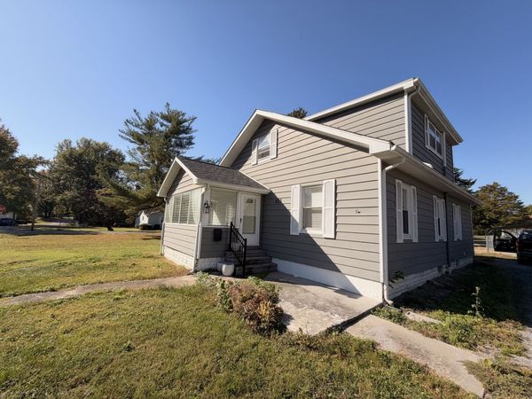803 Hickman Street , Benton, IL 62812