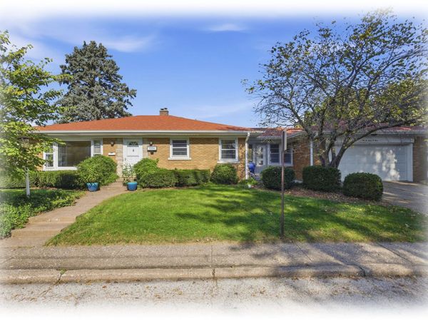 2304 E High Street , Davenport, IA 52803
