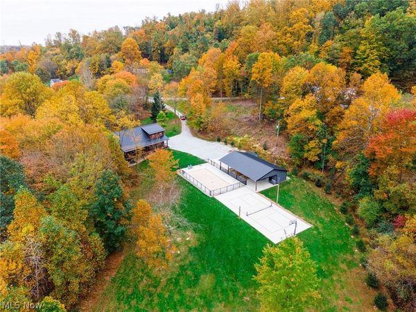 5643 Schilling NW Road , New Philadelphia, OH 44663
